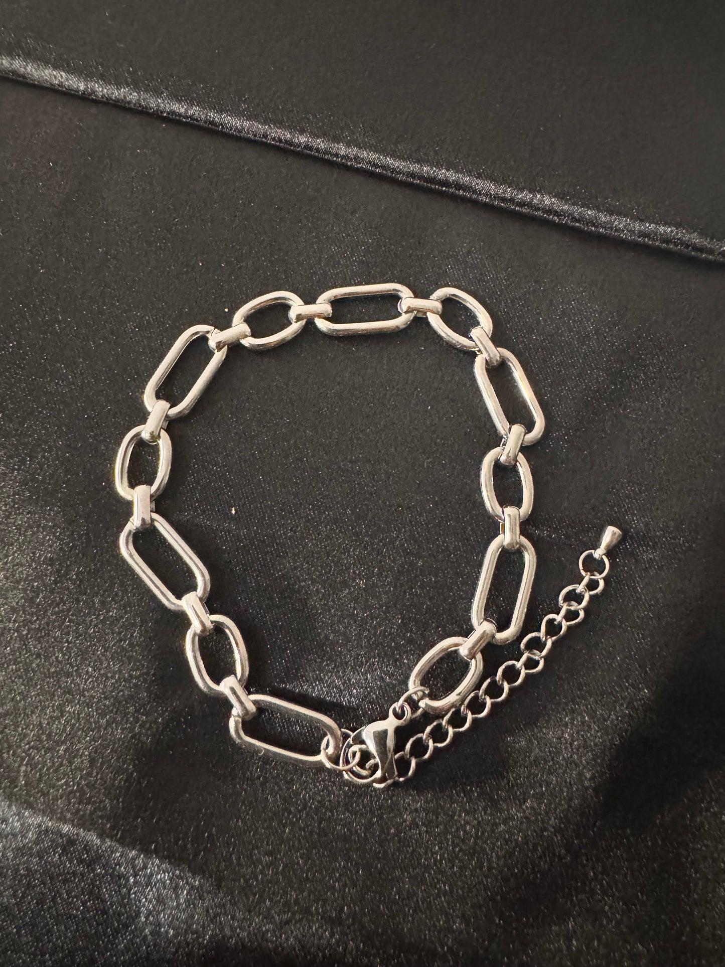 Paperclip Oval-Link Anklet — Gold or Silver | Thyadin Signature™