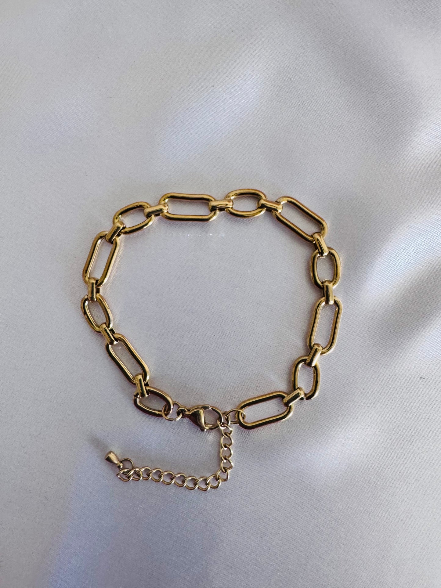 Paperclip Oval-Link Anklet — Gold or Silver | Thyadin Signature™